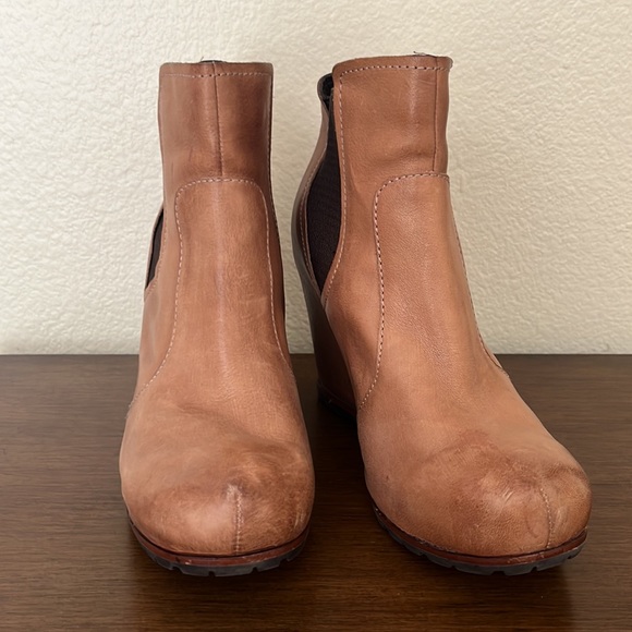 Kork-Ease tan leather wedge booties - Picture 2 of 7